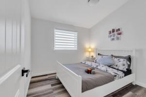 ModernOasis with AC&MovieRoom close to Downtown15 Banff 60