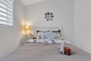 ModernOasis with AC&MovieRoom close to Downtown15 Banff 60
