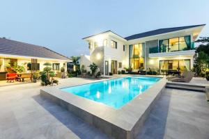 5-Bedroom Luxurious 5-Star Villa with Private Pool
