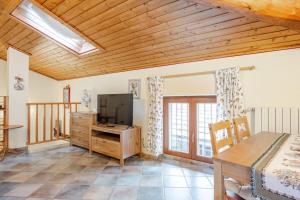 8 Posti letto con Wifi Free, Netflix vicino al Lago di tenno