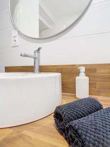 Appartements Le Romarin Bas de villa T2 avec jardin et parking au pied de la Foret : photos des chambres