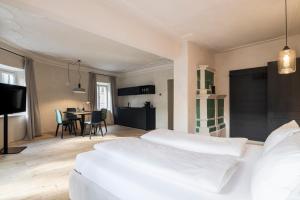 Alte Schmiede Apartments & Rooms