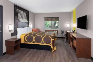 Queen Room - Non-Smoking room in Super 8 by Wyndham Olney
