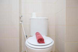 Comfy and Minimalist Studio Dave Apartment near Universitas Indonesia By Travelio