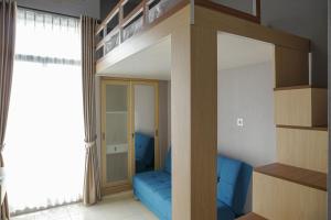 Comfy and Minimalist Studio Dave Apartment near Universitas Indonesia By Travelio