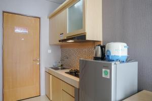 Comfy and Minimalist Studio Dave Apartment near Universitas Indonesia By Travelio