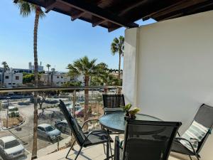 1B Seaside Orchid, Sea, Center