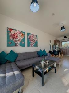 1B Seaside Orchid, Sea, Center