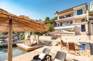 Beachfront Holiday Villa Marija - Karbuni