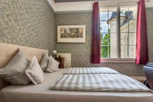 B&B / Chambres d'hotes Chateau de Bellevue B&B et Appartements avec Piscine saisonal chauffee et Chambres partout climatisees : photos des chambres