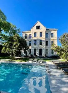 Demeure Saint Louis Historic manor, City 700m, parking,A C,Clim,WIFI, heated pool, city view - 卡尔卡松