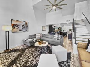 1674 Captain Mollys Hideout! Walk to Slopes! Hottub Pool! condo