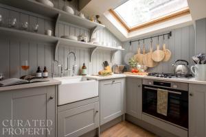 Charming Mews House in Historic Winchester