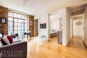 Central Soho Loft with A C & Concierge