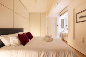 Central Soho Loft with A C & Concierge