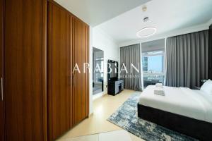 Modern 1BR with Sea View in Marina Bay