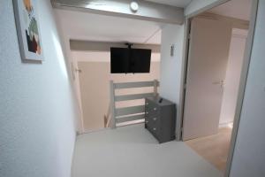 Villa plein sud semi climatisée- 4 couchages, en résidence LES ONDINES avec piscine commune, 500 m de la mer LROND28