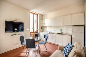 Coliseum charming house