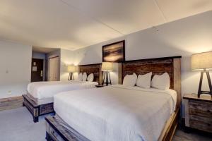 MP506H Mountain Plaza Hotel Room Hot Tub Hotel Room