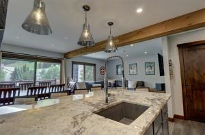 AN303 Anaconda condo