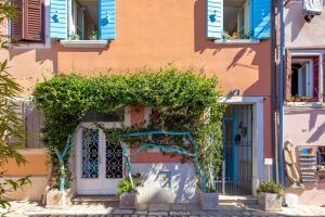 Natascha's Beachfront Apartments 