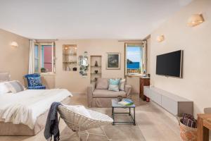 Natascha's Beachfront Apartments 