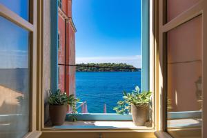 Nataschas Beachfront Apartments