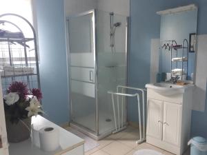 Maisons d'hotes Les chambres de la Bosse : Chambre Double avec Salle de Bains Privative Extérieure