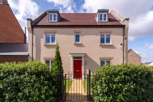 Whitelands Way Large Family Home 8 plus 2 near Bicester Village - Pass the Keys