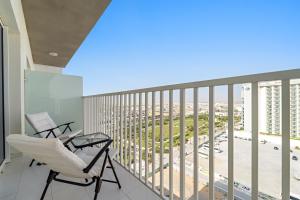 Aesthetic 1BR with Sofa Bed, Access to Pool & Gym