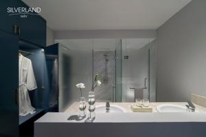 The Suite Family, no window (Afternoon tea)