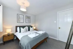 Charming 2-Bed Home with Parking - Cotgrave