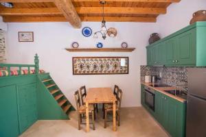 Amarantos-Traditional Village House-Apollona