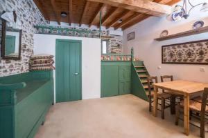 Amarantos-Traditional Village House-Apollona