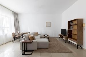 Handsome 1BR in Armada Tower 3