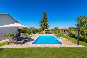Villa Stari Dor by Villsy - large garden with pool and playground for kids and adults