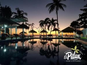 Villa - Sleeps 8 - Terrace - Beach Close