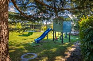 Holiday house Dorstari by Villsy - large garden with pool, playground for kids and adults