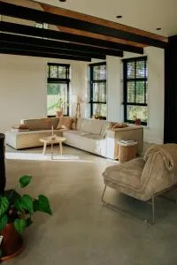 Villa aan het water met hottub - Nes