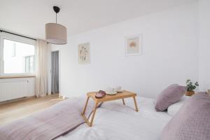 Bright Apartment in the Centre of Katowice by Noclegi Renters
