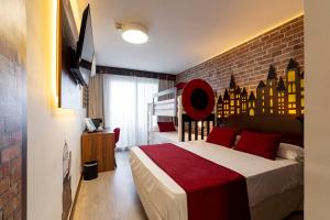 Deluxe Quadruple Room room in Marina d'Or® Hotel Marina d'Or 3*