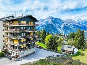 Apartment Les Arolles A1 by Interhome