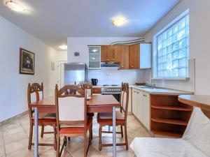 Apartment Vivoda by Interhome