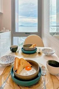 24th floor Jomtien Copacaban Beachside Retreat with Pools & Stunning Views