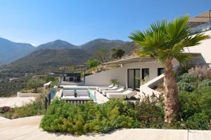 Cueva Villas, with Pool, SeaViews & close to Sea, By ThinkVilla