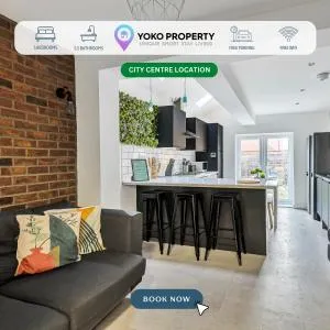 Stylish 5 Bedroom 5 Bathroom House Sleeps 10 with Garden, Smart TV and Free Parking by Yoko Property - Tollbar End