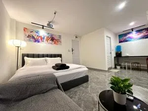 The White Den Chatuchak - Bang Su