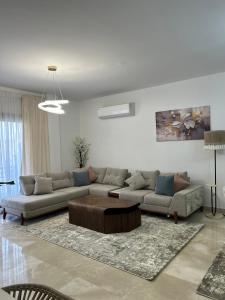 Up Town Luxury Apartment