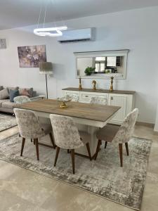 Up Town Luxury Apartment