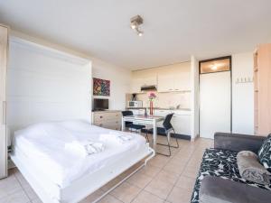 Studio Studio 705 with seaview by Interhome